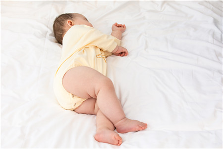 宝宝用纸尿裤用到几岁 宝宝几岁不用纸尿裤了