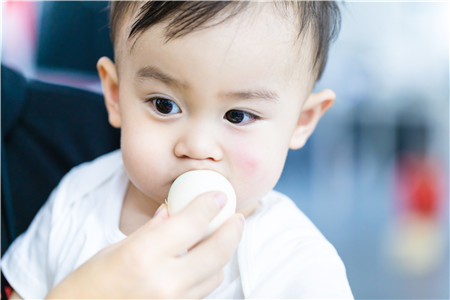 宝宝中耳炎分泌物有异味吗 宝宝中耳炎有哪些症状