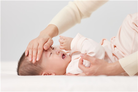 宝宝脊柱受损能翻身吗 怎么预防宝宝脊柱受损