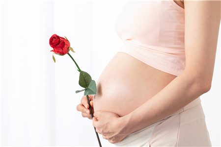 孕妇哼唱 妈妈哼唱胎教法的应用