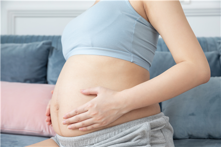 孕妇怀孕四个月如何进行抚摸胎教