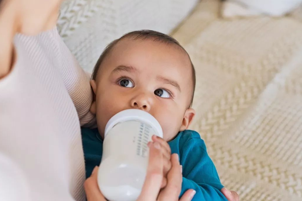 什么时候给宝宝断夜奶？并不是越早越好