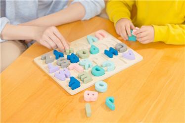 少儿英语口语情景对话11收拾餐桌碗碟音频+中英字幕百度网盘免费下载