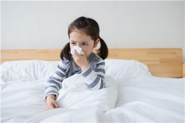 小孩喉咙有痰会引起发烧吗