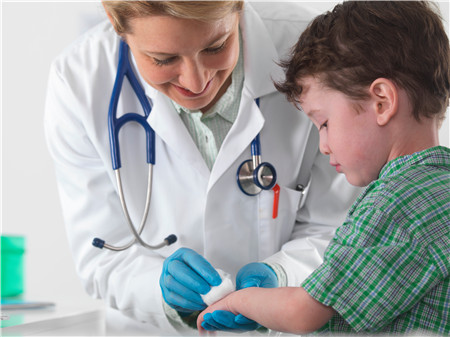小孩呕吐能打新冠疫苗吗