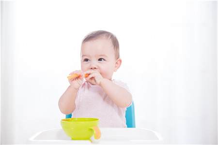 2022年十个月宝宝吃多少奶粉正常