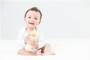 2022年十一个月宝宝吃奶量标准