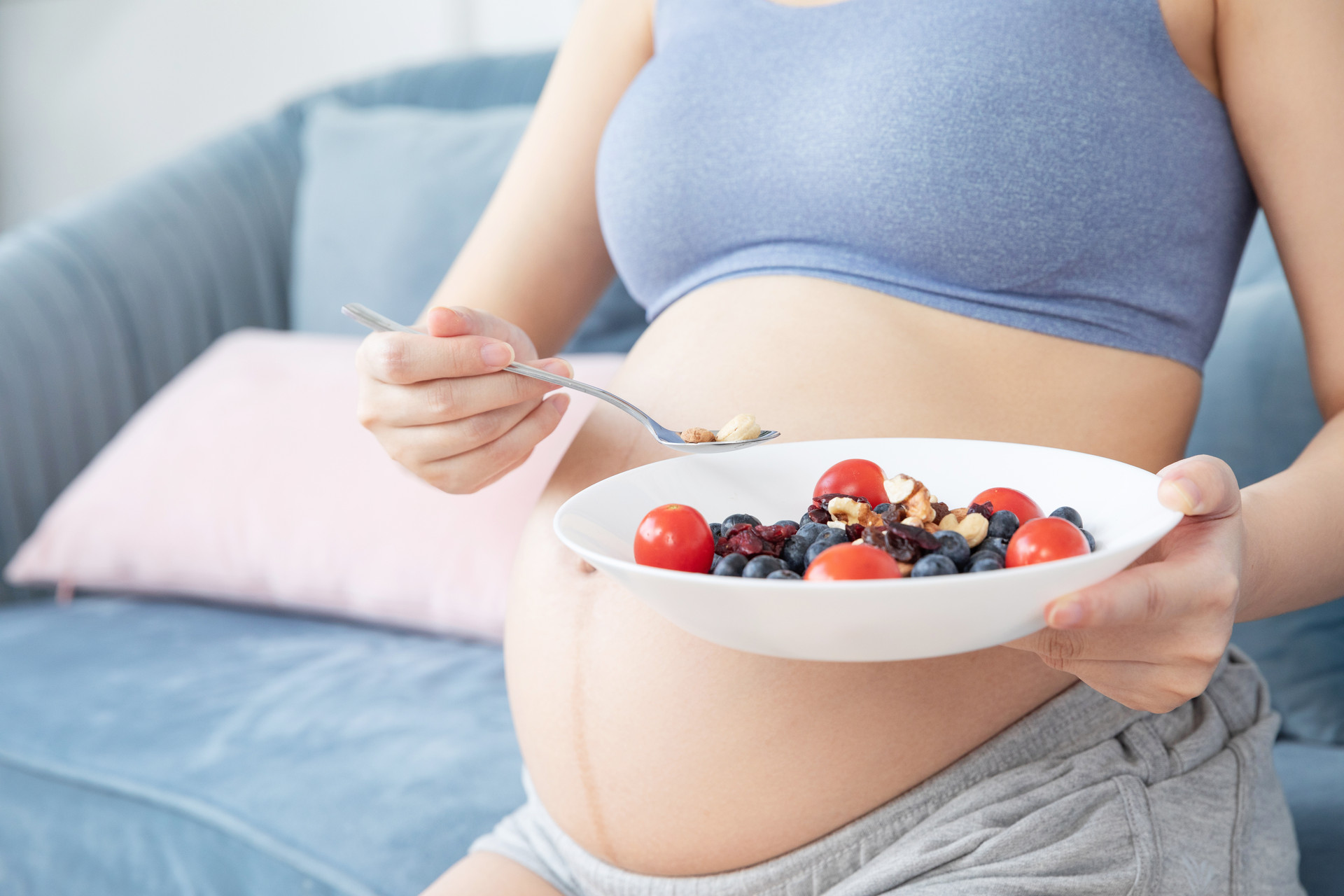 叶酸孕早期吃就够了吗？