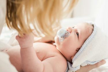 新生宝宝奶癣怎么消除 中药加食疗效果更佳