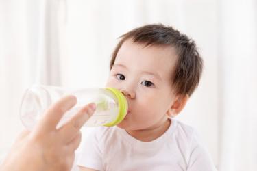 六个月宝宝晚上吃几次夜奶正常