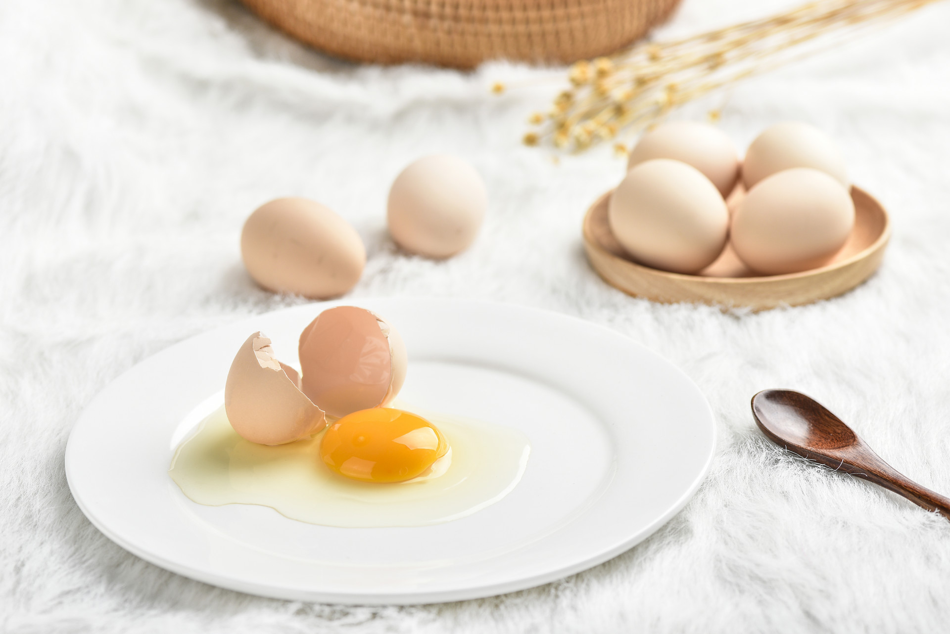 土鸡蛋最高贵、蛋黄要少吃 这10个鸡蛋谣言你一定要区分