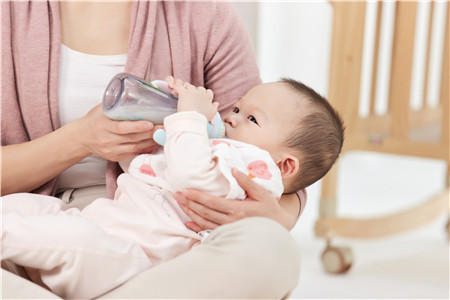 怎么训练早产儿吸母乳