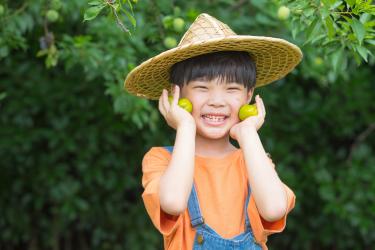 2022年农历六月初五出生的男孩五行八字及名字