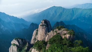 送温处士归黄山白鹅峰旧居拼音版