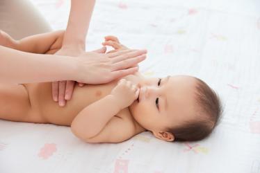 新生宝宝奶癣怎么消除 中药加食疗效果更佳