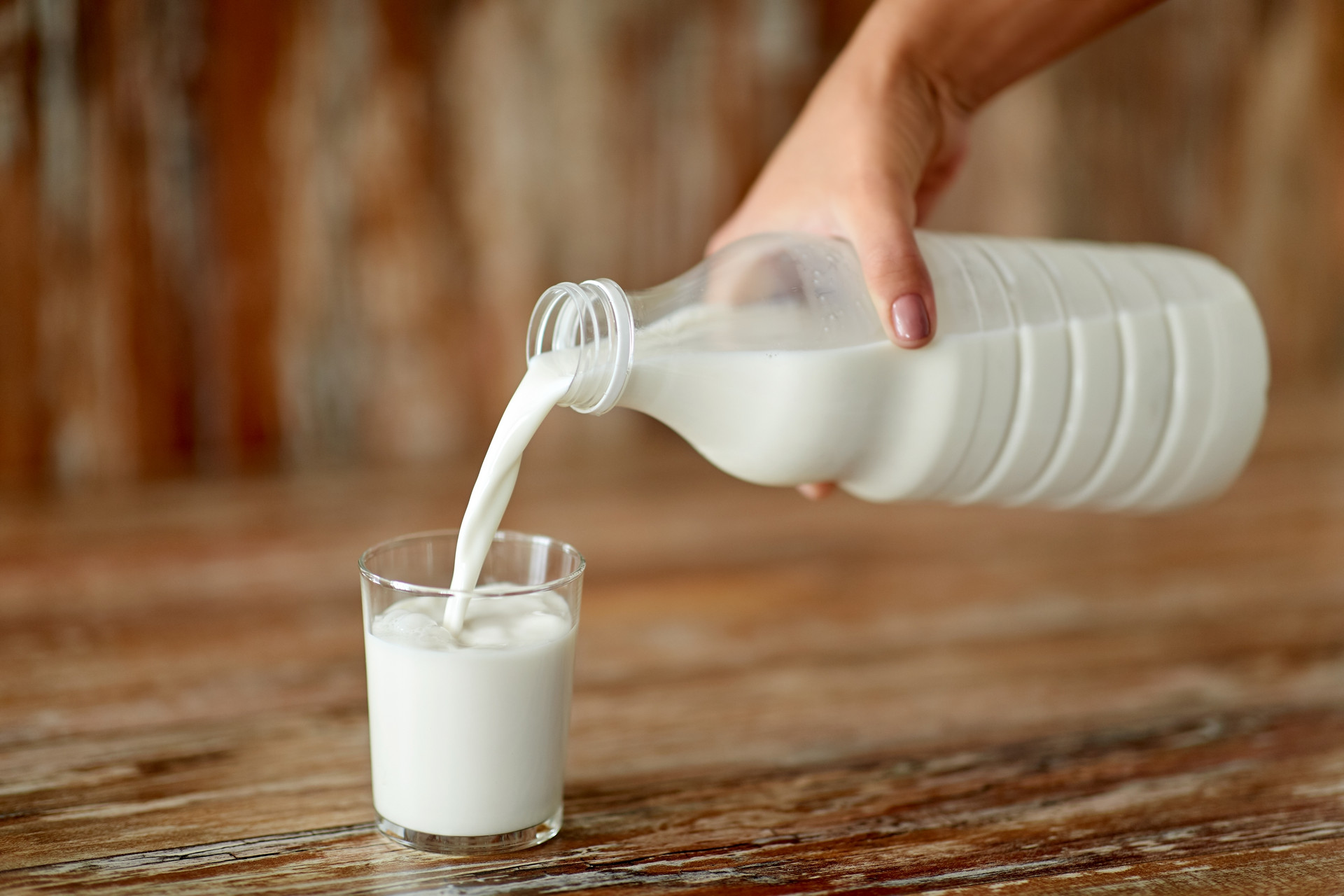 小孩喝牛奶就肚子痛是怎么回事
