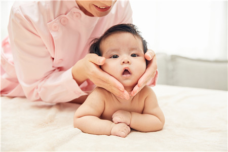 宝宝头型矫正的最佳时间 孩子才能收获完美小圆头