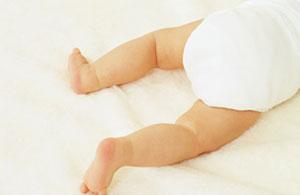 宝宝下肢弯曲正常吗？