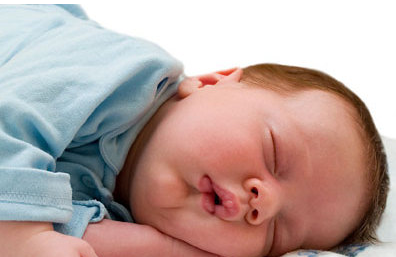 怎样缓解新生儿感冒鼻塞？