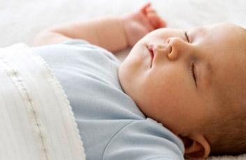 宝宝晚上睡觉翻来覆去一直动怎么办
