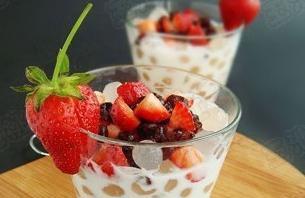 夏日甜品推荐：草莓蜜豆西米露