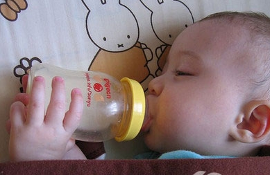 奶粉喂养宝宝常见的3疑问