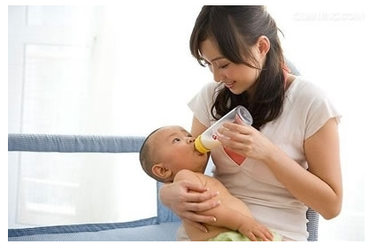 如何人工喂养新生宝宝