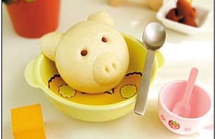 创意宝宝食谱：小猪豆沙包