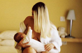 4大办法改善宝宝溢奶