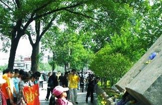 济南五三惨案84周年 防空警报拉响市民默哀