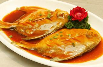 红烧平鱼：肉厚刺少，质嫩营养