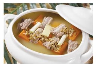 宝宝长牙食谱：芹蔬排骨奶汤