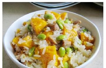 缓解宝宝便秘食谱：南瓜香肉饭
