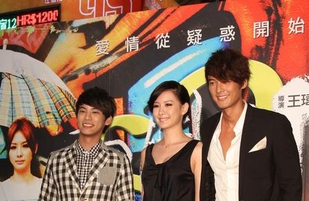 安心亚低胸V领出席新片宣传 台湾宅男女神当之无愧