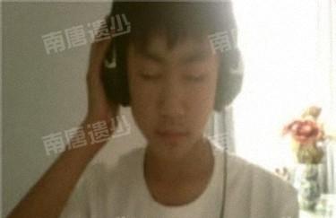 央视名嘴白岩松爱子白清扬帅照曝光（图）