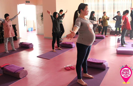 亚洲妈妈：母乳喂养有助乳房恢复弹性