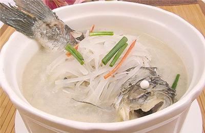 吃什么有助于下奶 鲫鱼汤会胆固醇高吗？