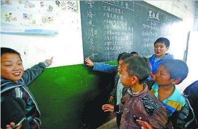 男童被老师揪脸撞墙致脸部青肿 因未完成作业