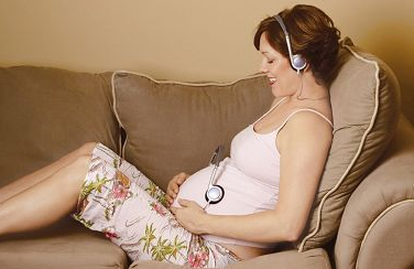 胎教音乐勿对准孕妇肚子播