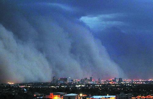 世界末日现实版 大规模哈布沙尘暴席卷美国凤凰城