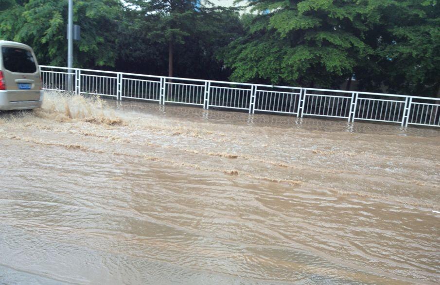 深圳松岗暴雨：广东强降雨松岗区遭暴雨侵袭!