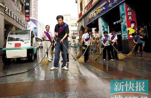 “我志愿,我快乐”保洁广州 市长上街扫马路