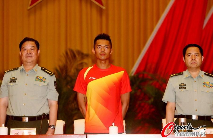 [图]林丹李雪芮南京军区接受表彰 学习当代军人价值观