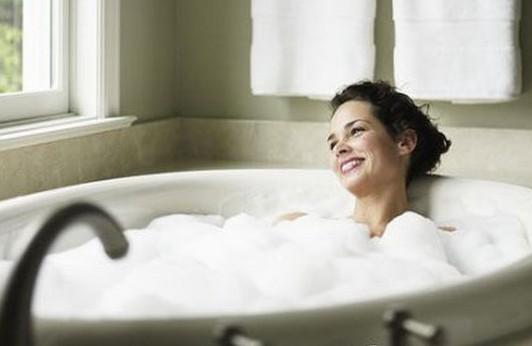 什么是世界最佳工作？浴缸测试员躺浴缸泡澡年薪6万