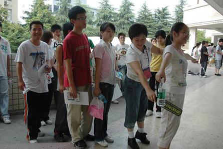 2015湖南高考作文题：大树想去旅行