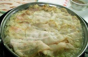 东北特色美食：白肉火锅