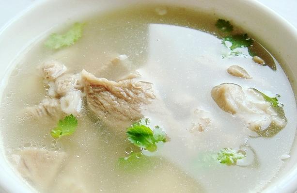河南开封特色小吃推荐：小笼包和羊汤