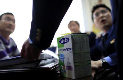 中国市场八成是伪洋奶粉 只因海外注册太容易