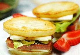 土豆碎鸡肉三明治