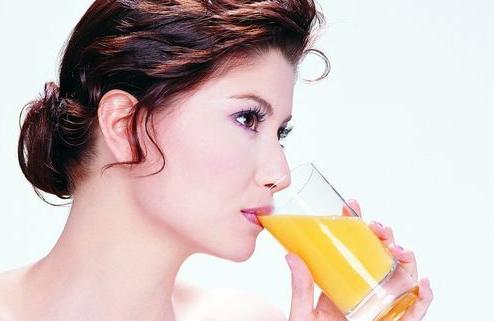 孕妇不能喝什么 久沸白开水和果汁饮料需注意